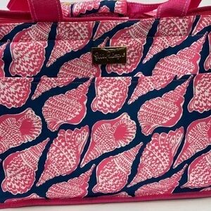 Lilly Pulitzer Insulted cooler in excellent shape . Only used once .